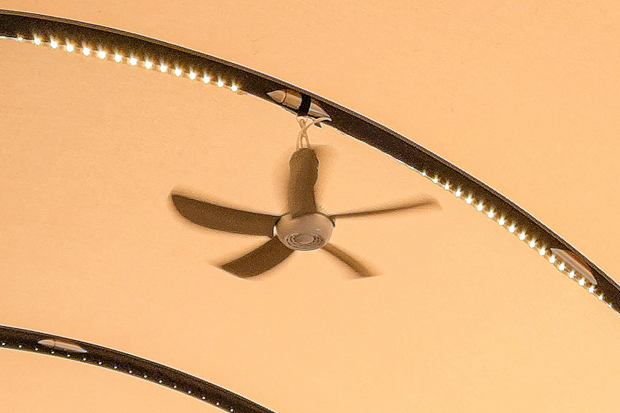 Eurotrail/TEUN Plafond Ventilator en Dometic SabreLink-verlichting
