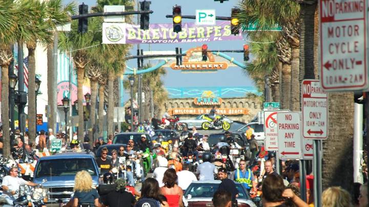 Biketoberfest in Daytona Beach: motoren en Air Force One